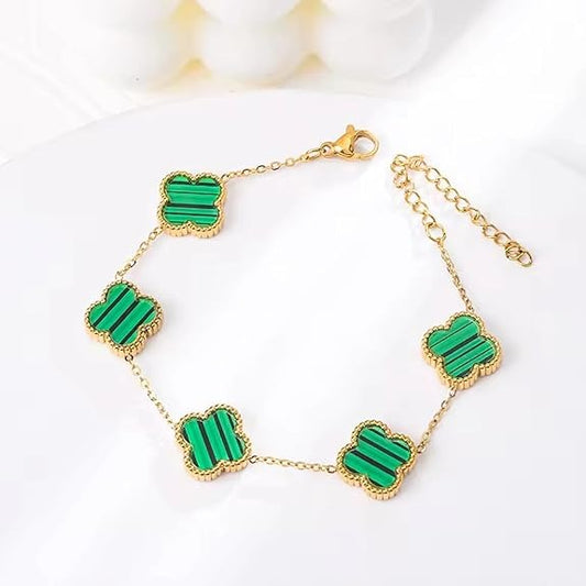 Green minimalist flower shaped bracelet